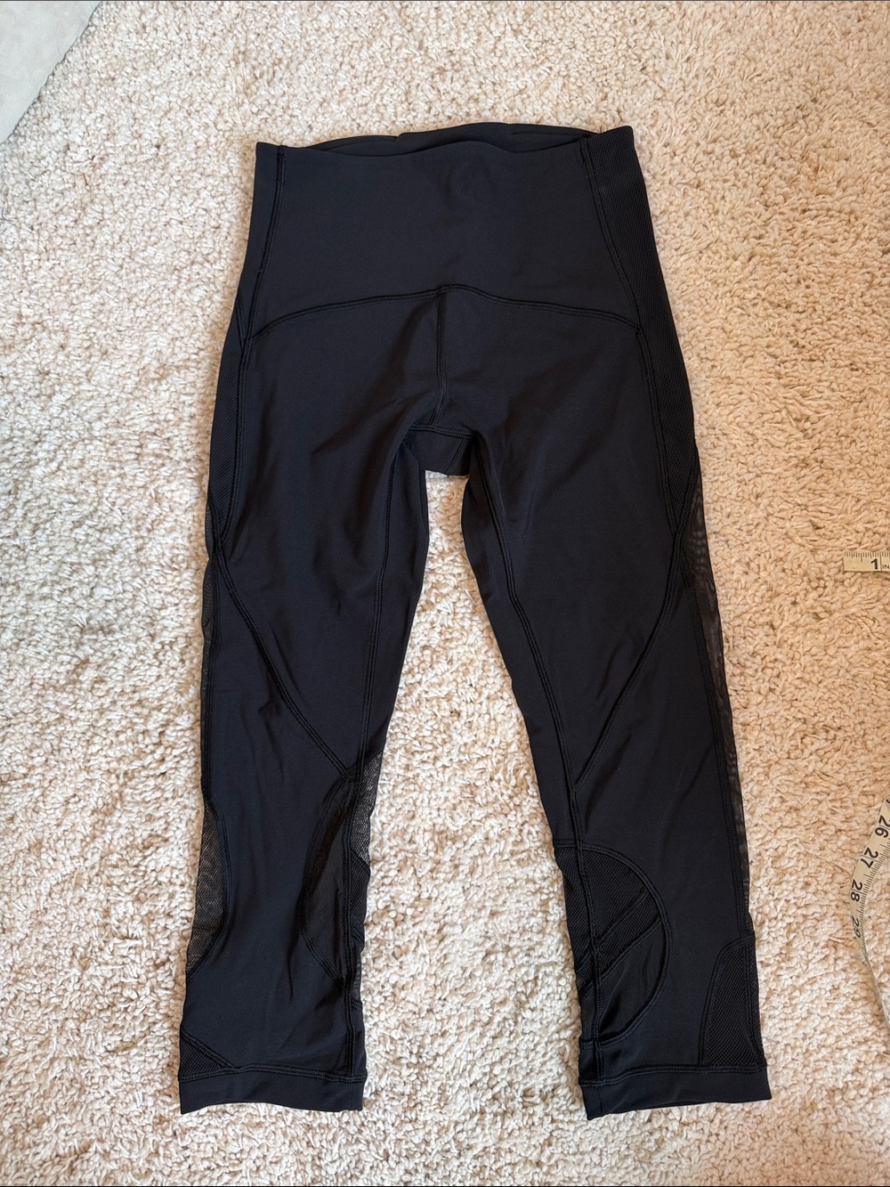 lululemon athletica Black Capris sheer size 6 21” workout pant leggings